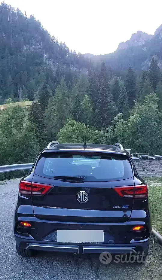 Usata MG ZS 72 kW (99 CV) 2023 Nero SUV
