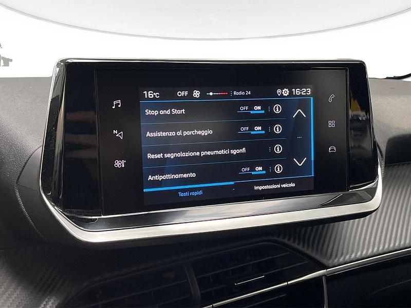 Usata Peugeot 208 Active 100 CV (73 kW) 2023 Argento Utilitaria