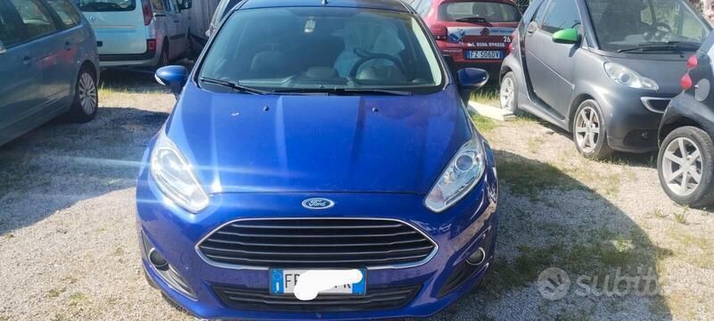 Blu Usata 2015 Ford Fiesta Titanium Due volumi | 5000 € (Super prezzo) - Immagine 1/4