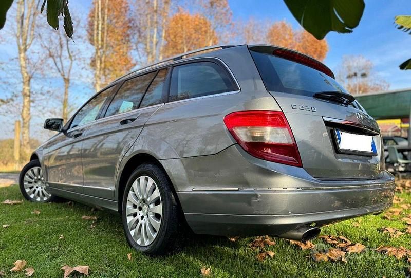 Usata Mercedes C220 AMG 170 CV (125 kW) 2010 Grigio Berlina