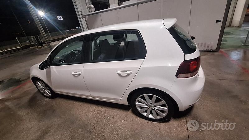 Usata VW Golf VI 140 CV (102 kW) 2010 Bianco Utilitaria