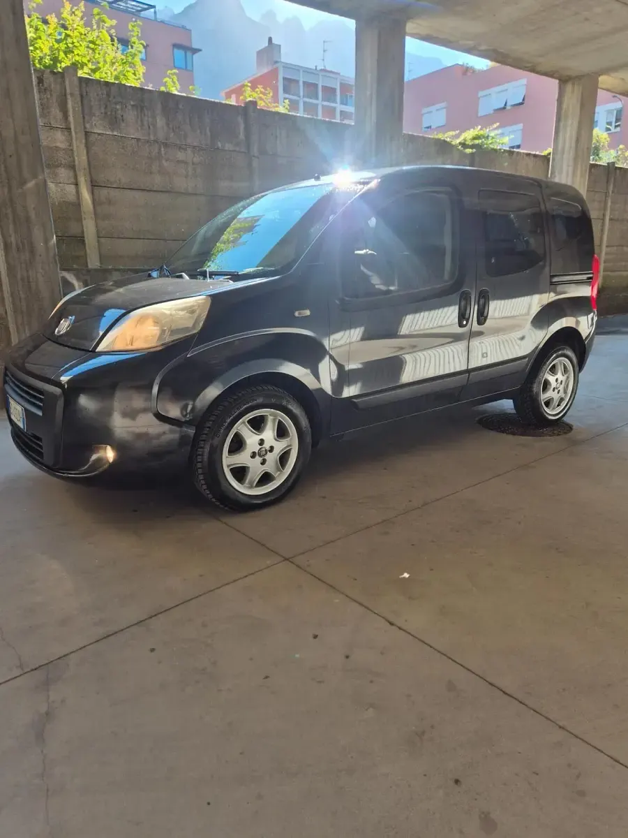 Usata Fiat Qubo Trekking 95 CV (69 kW) 2011 Nero Monovolume