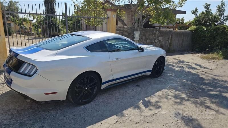 Usata Ford Mustang 310 CV (228 kW) 2018 Bianco Coupé