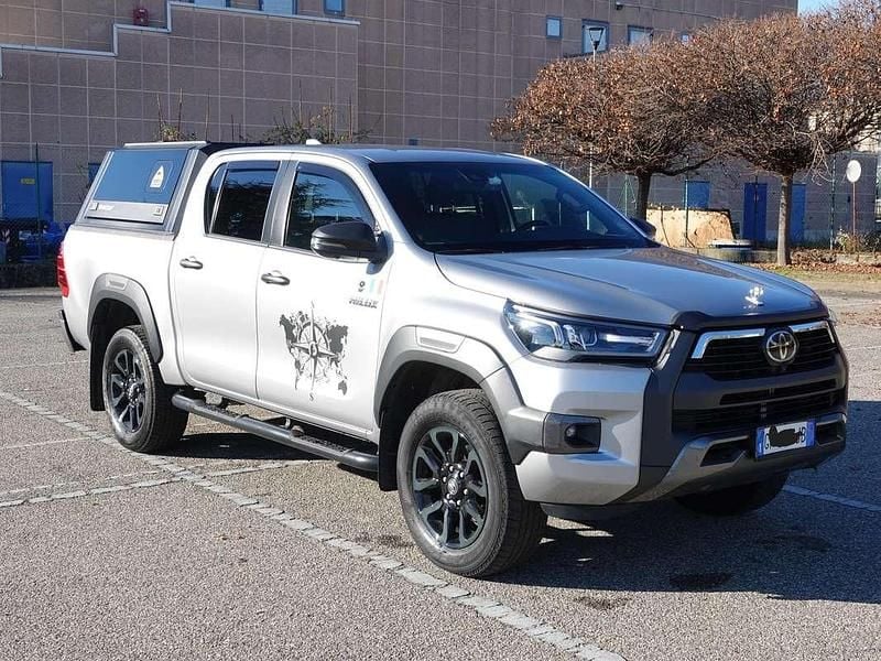Usata Toyota HiLux 204 CV (150 kW) 2023 Grigio Pick-up