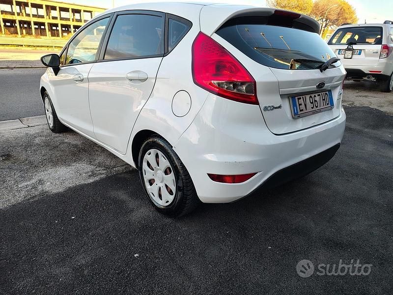 Usata Ford Fiesta Titanium 95 CV (69 kW) 2011 Bianco Berlina