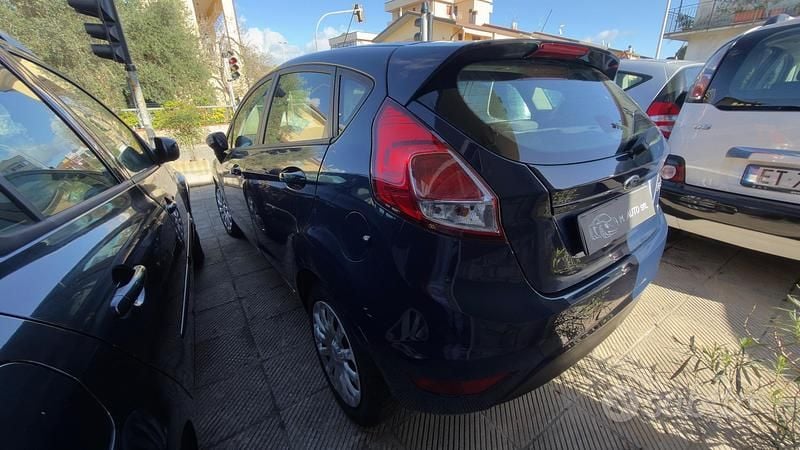 Usata Ford Fiesta Titanium 95 CV (69 kW) 2016 Blu Berlina