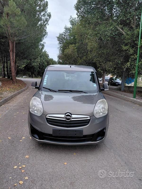 Usata Opel Combo 105 CV (77 kW) 2013 Grigio Monovolume