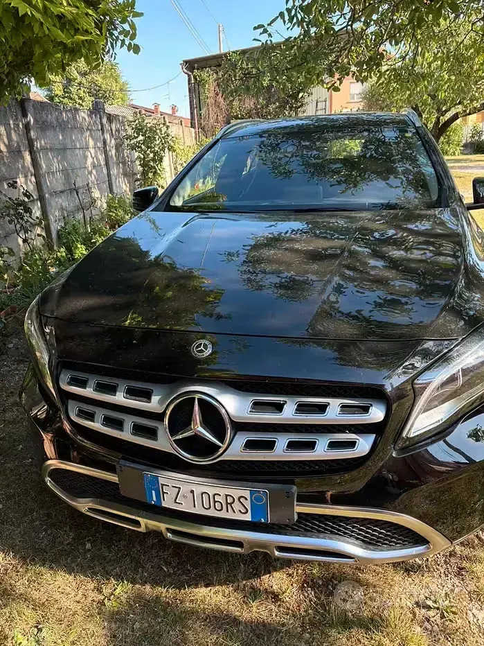 Usata Mercedes GLA180 122 CV (89 kW) 2019 Nero SUV