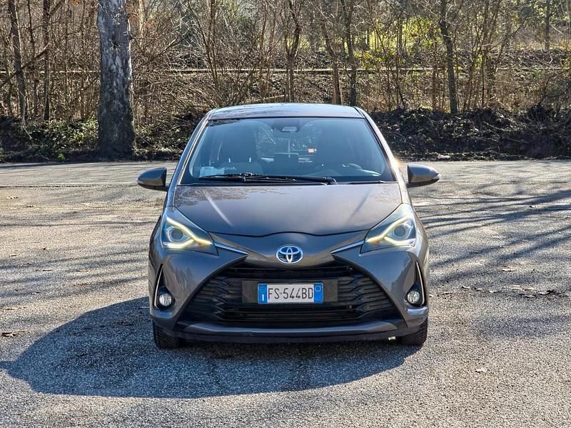 Usata Toyota Yaris Hybrid Business Edition 73 CV (53 kW) 2018 Marrone Berlina