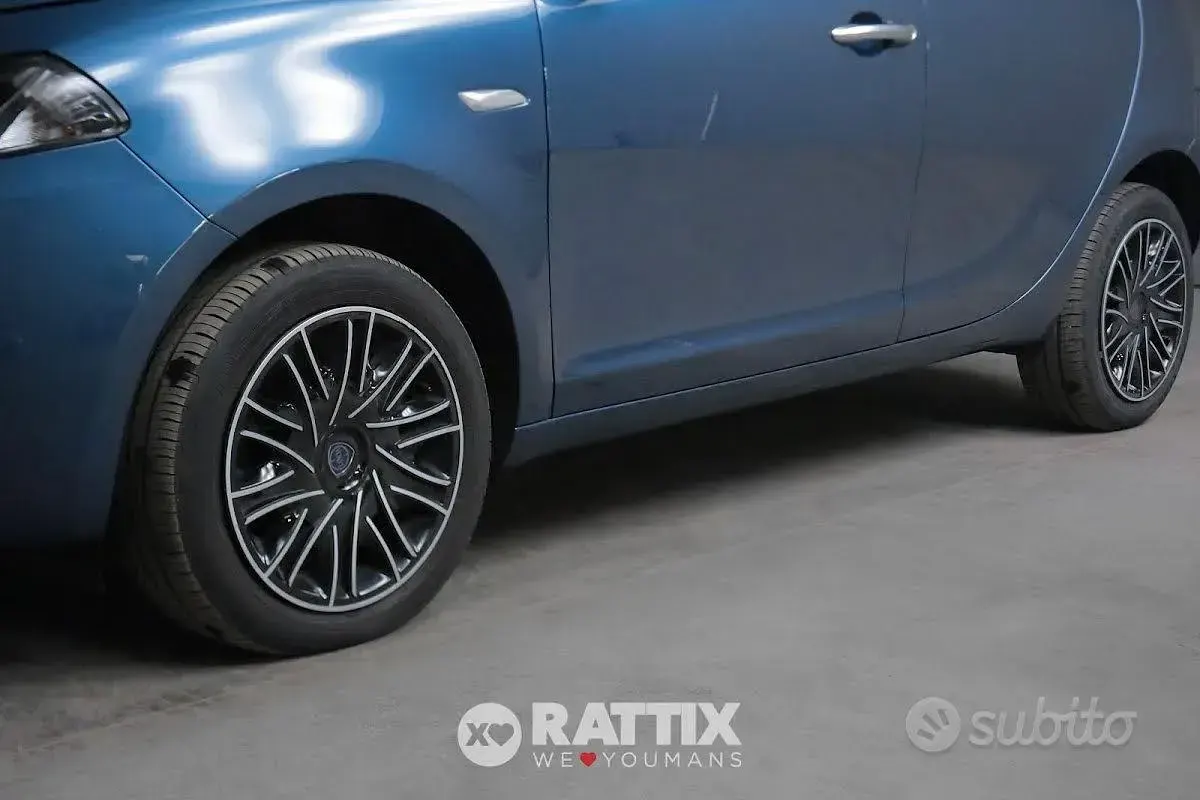 Usata Lancia Ypsilon Gold 70 CV (51 kW) 2023 Blu Utilitaria
