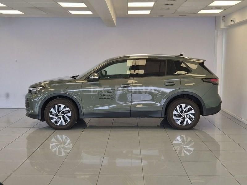 Usata VW Tiguan Life 204 CV (150 kW) 2025 Velvet green metallizzato SUV