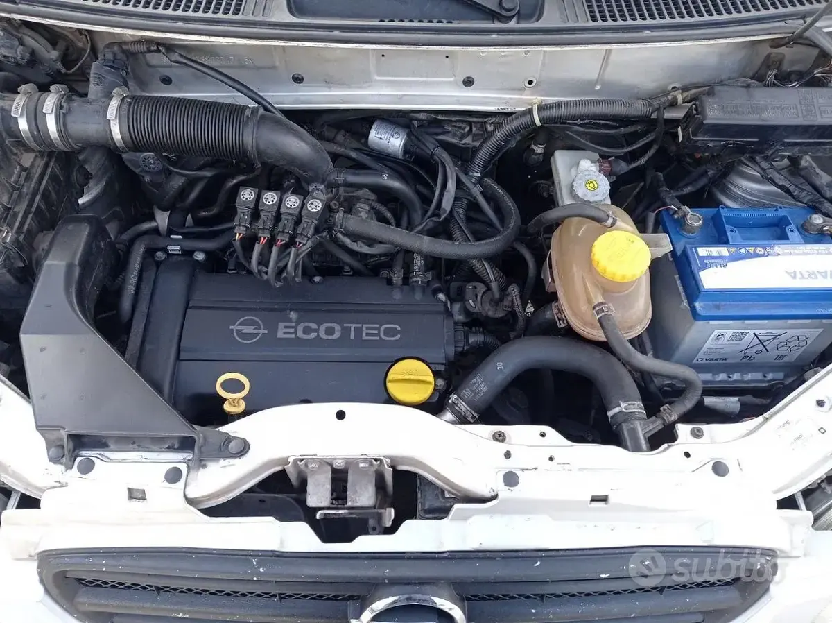 Usata Opel Agila 75 CV (55 kW) 2004 Grigio Monovolume