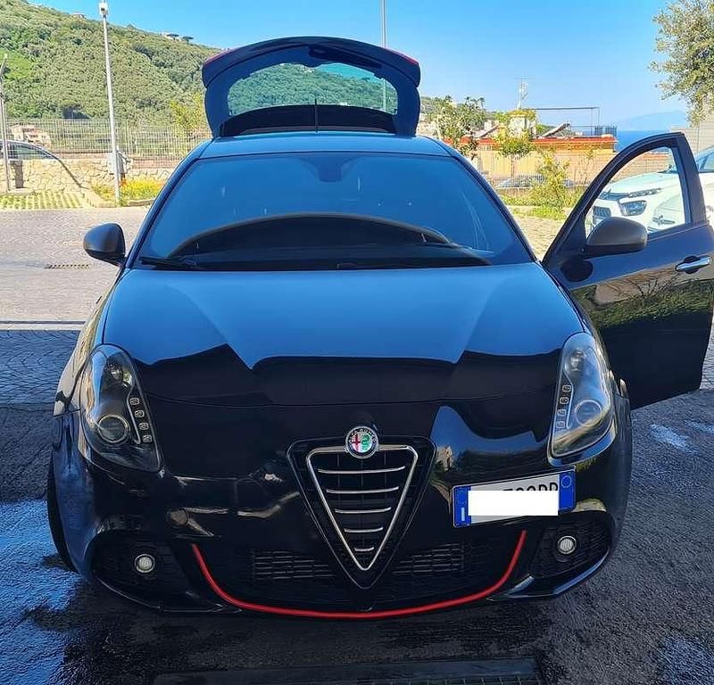 Usata Alfa Romeo Giulietta Veloce 105 CV (77 kW) 2013 Nero Berlina