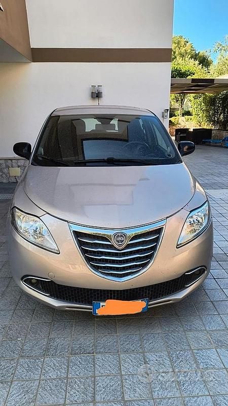 Usata Lancia Ypsilon 95 CV (69 kW) 2012 Utilitaria