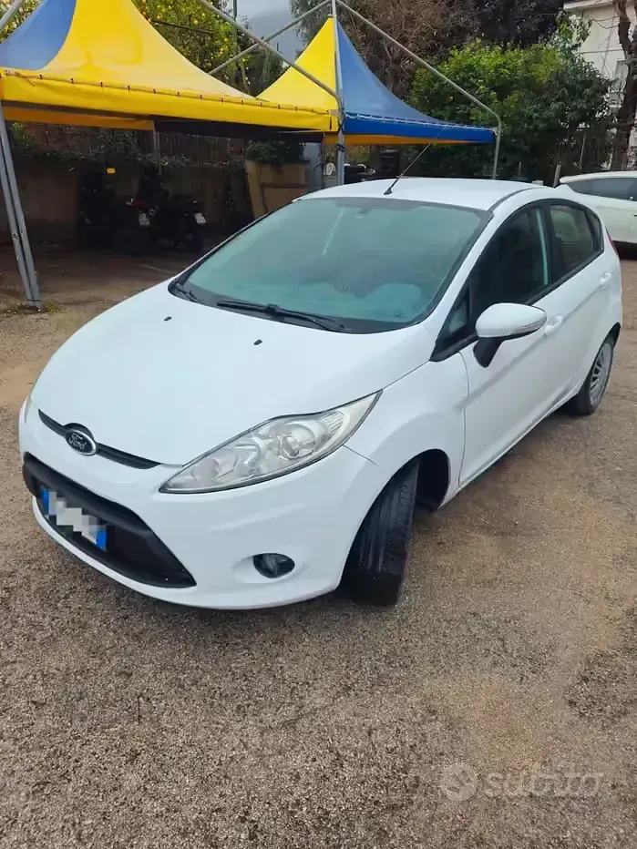 Usata Ford Fiesta 68 CV (50 kW) 2010 Bianco Berlina