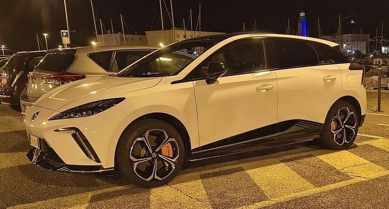 Usata 2024 MG MG4 EV Due volumi | 25.500 € (Ottimo prezzo) - Immagine 1/3