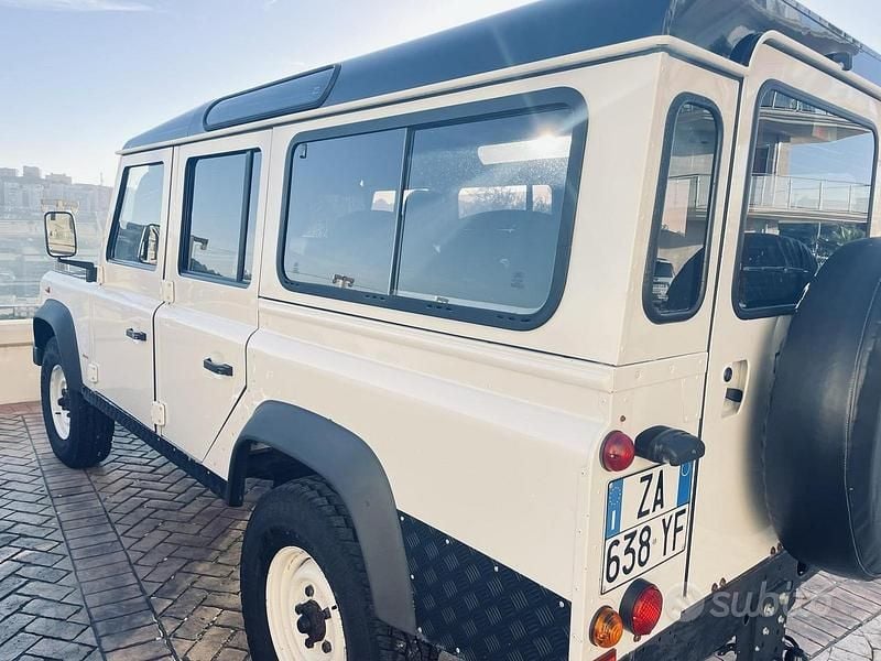 Usata Land Rover Defender 68 CV (50 kW) 2006 Bianco Station wagon