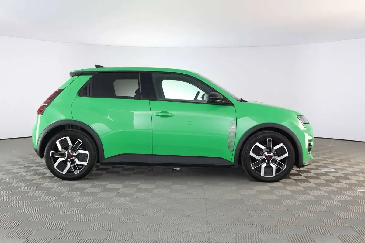 Nuevo Renault 5 E-Tech Urban 77 kW (106 CV) 2025 Verde Berlina