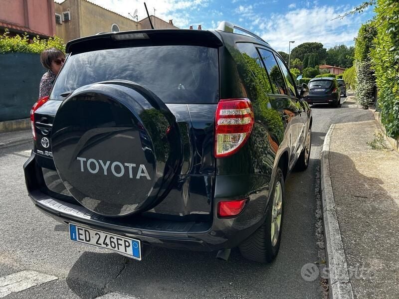 Usata Toyota RAV4 150 CV (110 kW) 2010 Nero SUV