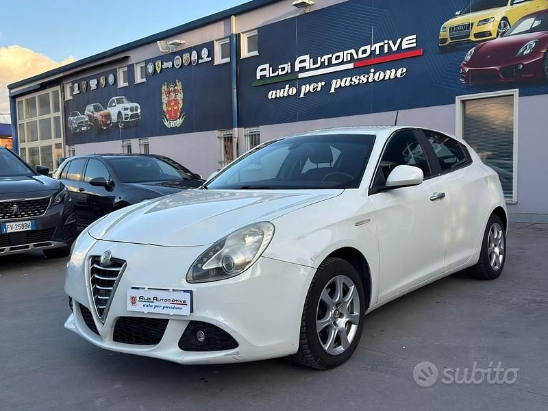 Usata Alfa Romeo Giulietta Distinctive 105 CV (77 kW) 2011 Bianco Utilitaria
