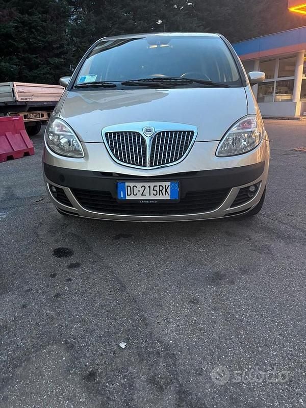 Usata Lancia Musa 2007 Giallo Monovolume