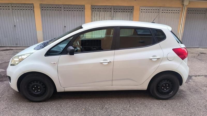 Usata Kia Venga Active 89 CV (65 kW) 2013 Bianco Utilitaria