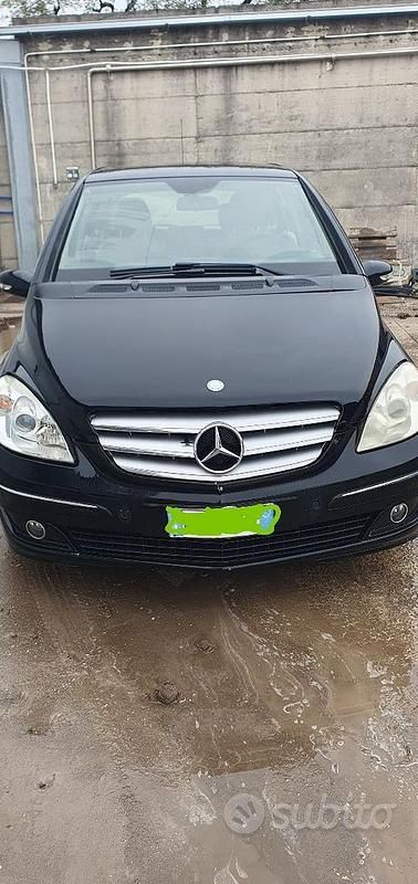 Usata Mercedes B200 140 CV (102 kW) 2007 Nero Monovolume