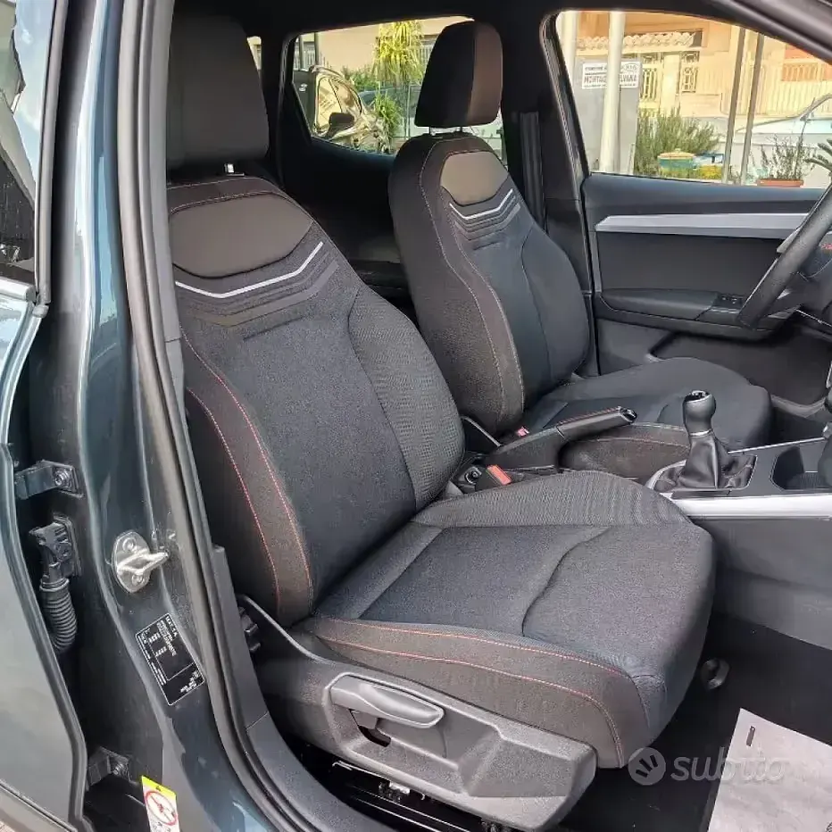 Usata Seat Arona FR 116 CV (85 kW) 2025 Grigio SUV