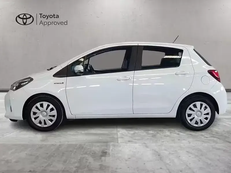 Usata Toyota Yaris Active 100 CV (73 kW) 2014 Bianco Utilitaria