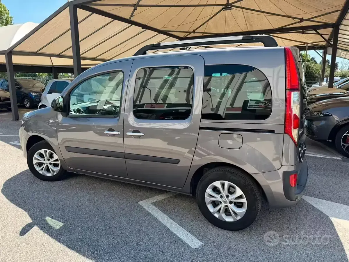 Usata Renault Kangoo LIMITED 114 CV (83 kW) 2017 Grigio Monovolume