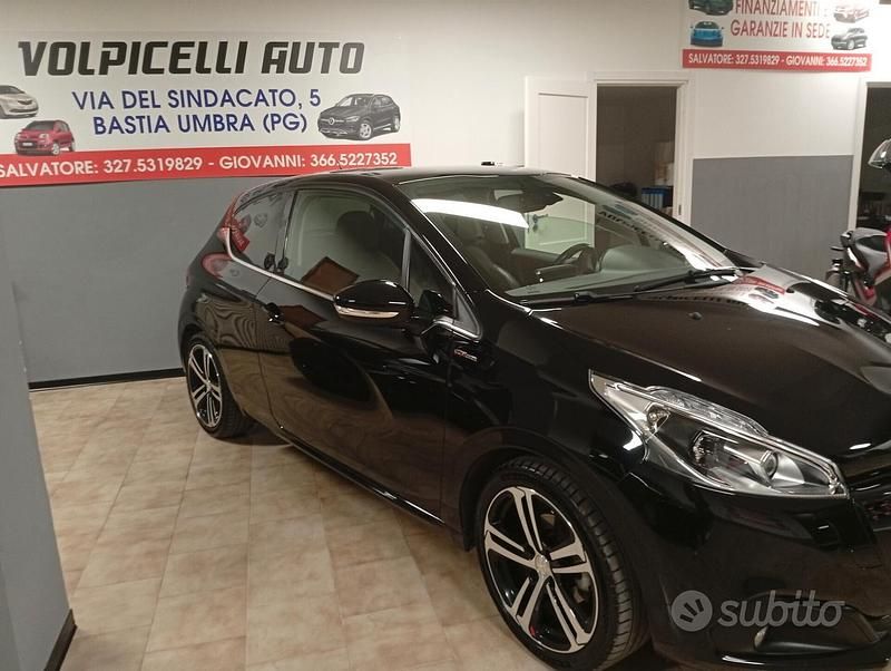 Usata Peugeot 208 GT-line 110 CV (80 kW) 2017 Nero Utilitaria