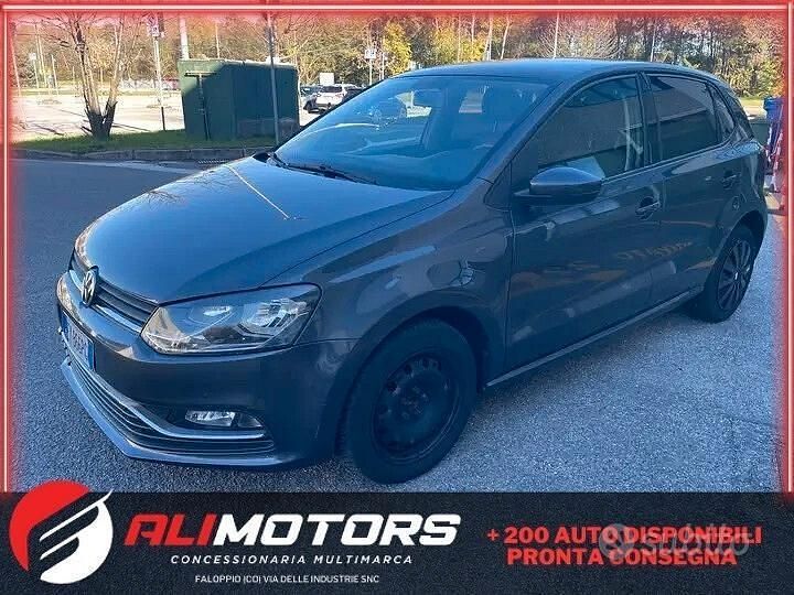 Grigio Usata 2015 VW Polo Tre volumi | 7700 € (Buon prezzo) - Immagine 1/4