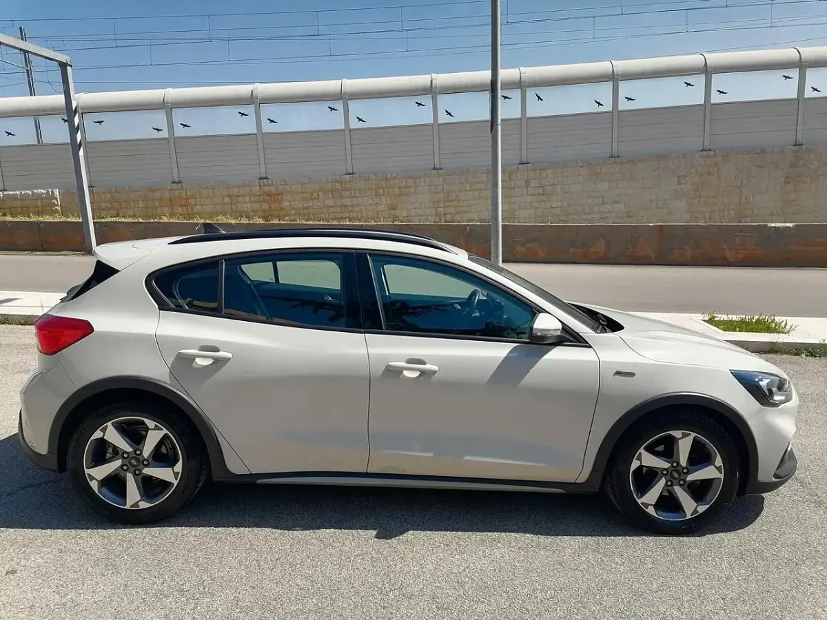 Usata Ford Focus Active 120 CV (88 kW) 2021 Beige Berlina