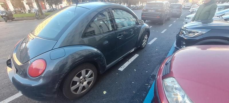 Usata VW New Beetle 100 CV (73 kW) 2004 Grigio Utilitaria
