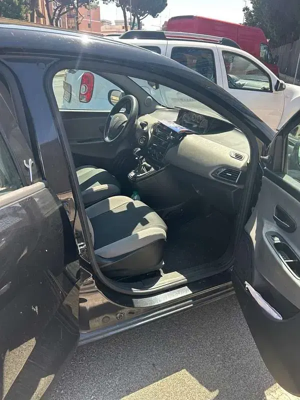 Usata Lancia Ypsilon Silver 69 CV (50 kW) 2013 Nero Utilitaria