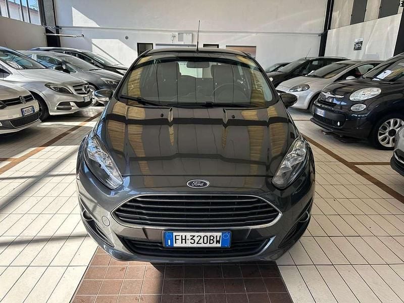 Usata Ford Fiesta ST-Line 95 CV (69 kW) 2017 Grigio Berlina