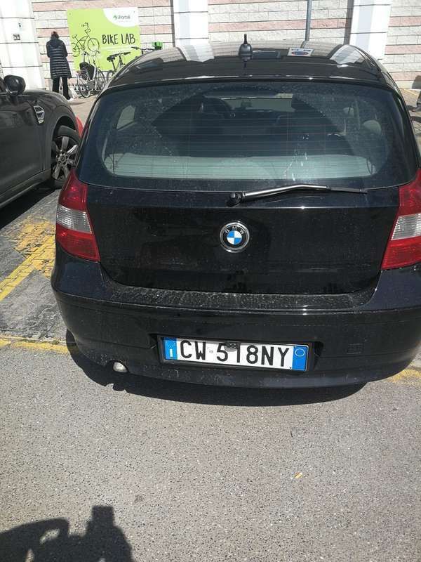 Nero Usata 2005 BMW 118 Due volumi | 2900 € (Ottimo prezzo) - Immagine 1/4