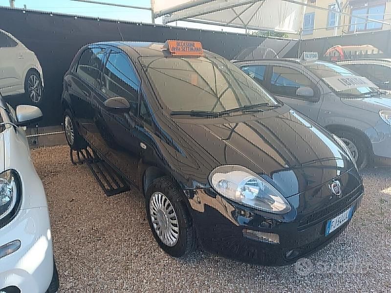 Usata Fiat Punto Street 69 CV (50 kW) 2017 Blu Berlina