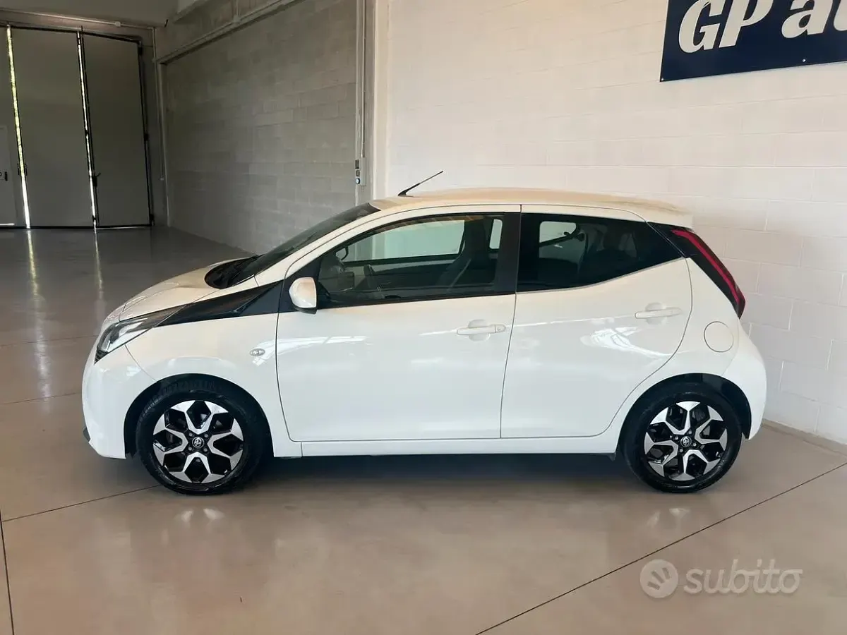 Usata Toyota Aygo Cool 72 CV (52 kW) 2019 Bianco Utilitaria