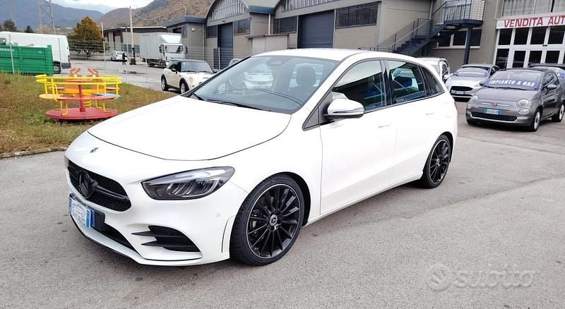 Bianco Usata 2023 Mercedes B180 AMG Line Premium Monovolume | 27.500 € (Buon prezzo) - Immagine 1/4