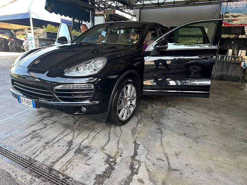 Nero Usata 2011 Porsche Cayenne SUV | 18.000 € (Buon prezzo) - Immagine 1/4