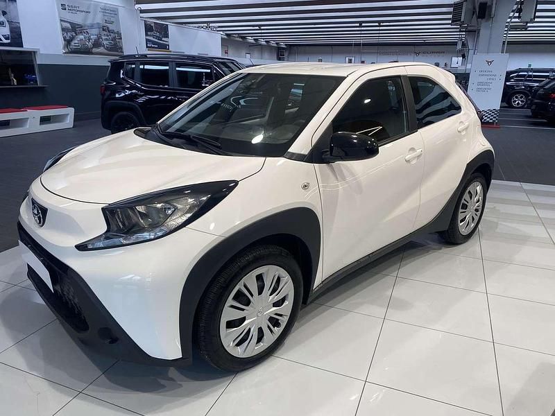 Usata Toyota Aygo X 72 CV (52 kW) 2025 Bianco SUV