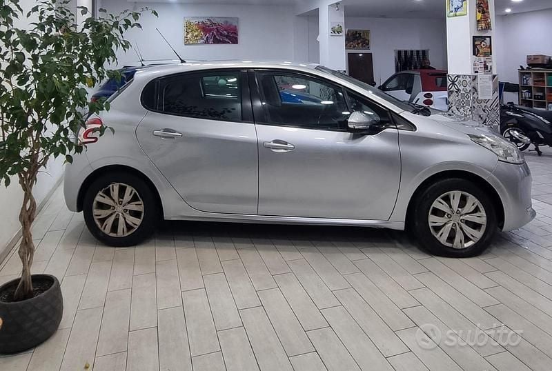 Usata Peugeot 208 2015 Utilitaria