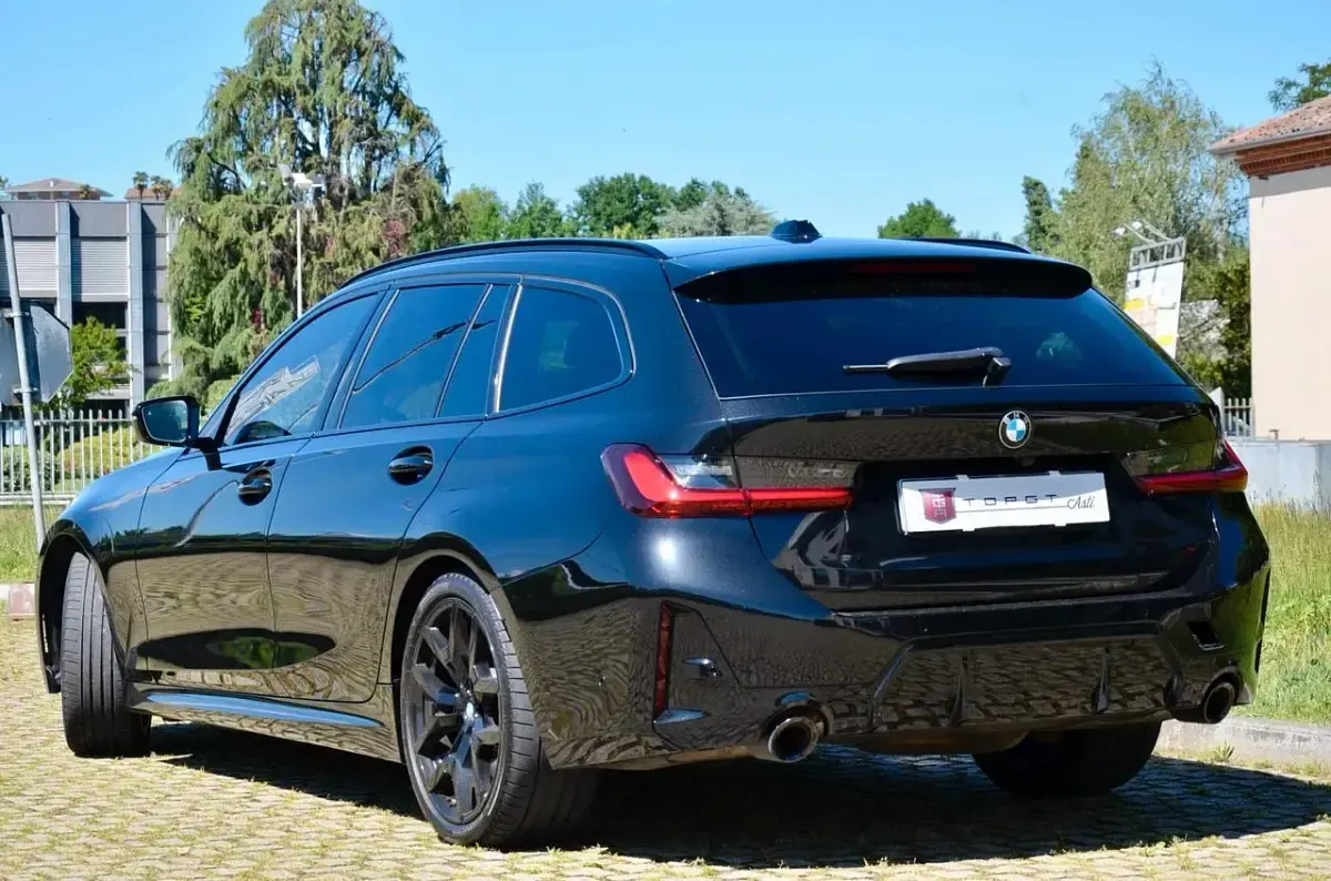 Begagnad BMW 320e M Sport 190 HK (139 kW) 2024 Svart Kombi
