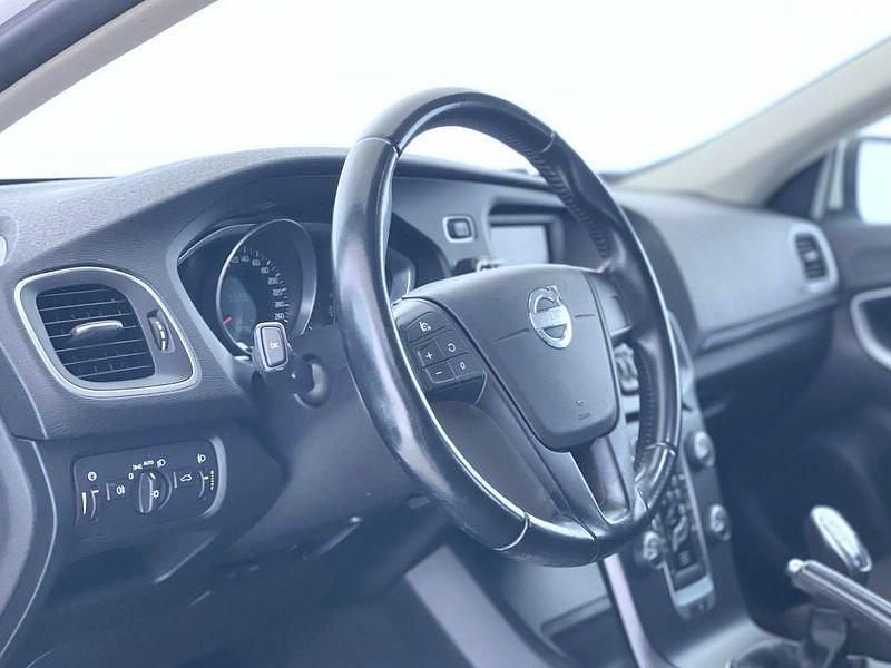 Usata Volvo V40 Kinetic 114 CV (83 kW) 2013 Bianco Utilitaria