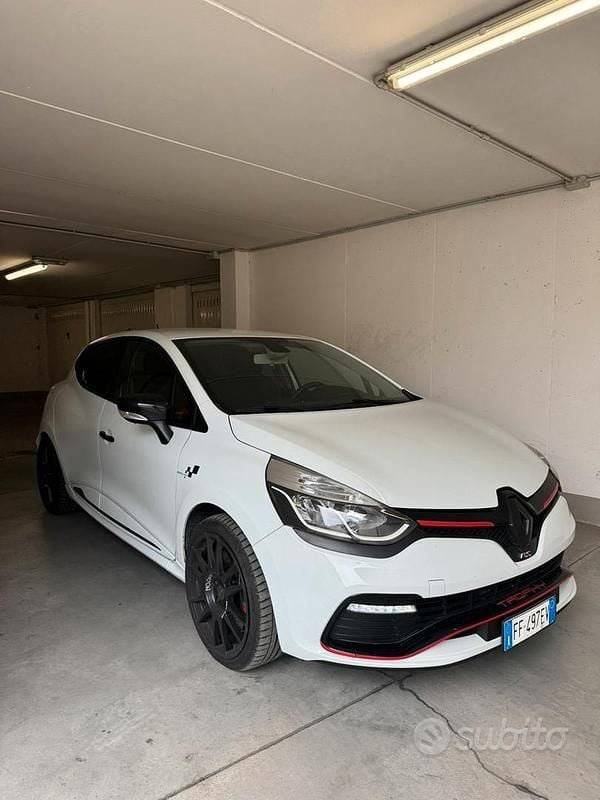 Usata Renault Clio IV Trophy 220 CV (161 kW) 2016 Berlina