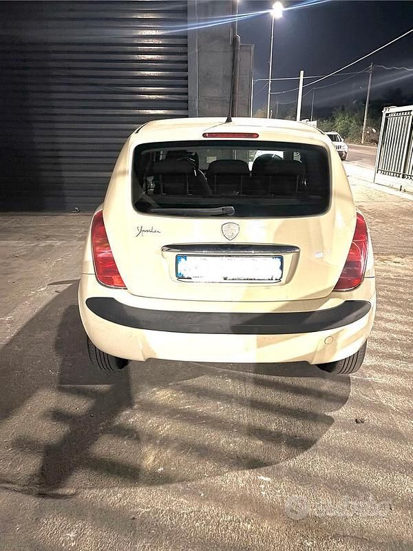 Usata Lancia Ypsilon 60 CV (44 kW) 2006 Utilitaria