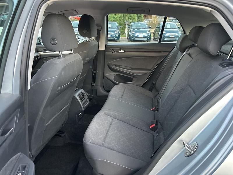 Usata VW Golf VIII Life 110 CV (80 kW) 2022 Grigio Berlina