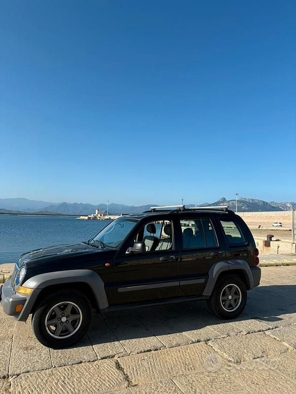 Usata Jeep Cherokee 2005 Nero SUV