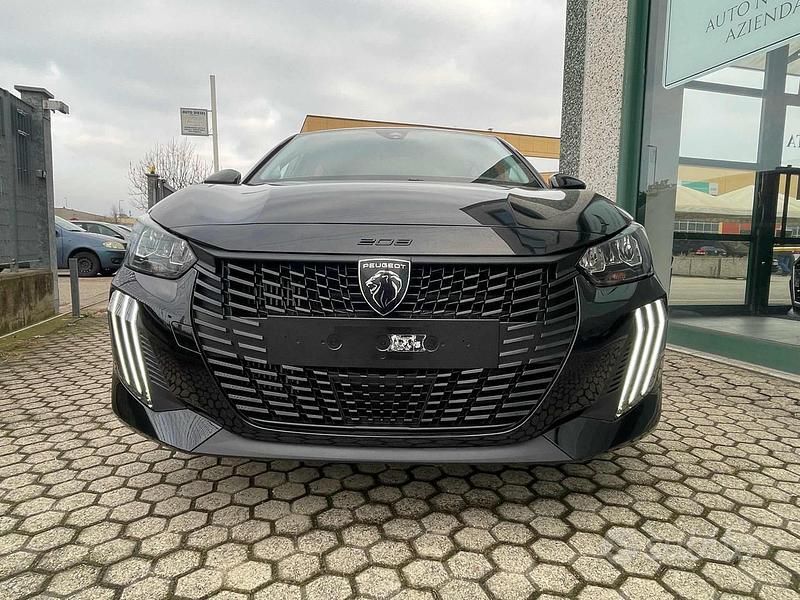 Usata Peugeot 208 Active 101 CV (74 kW) 2024 Nero Utilitaria